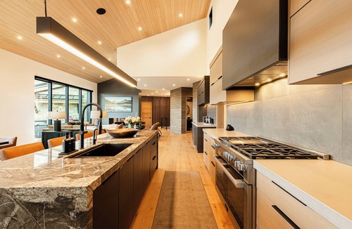 Empire Pass House | 7BR Deer Valley Retreat with home theater and hot tub + short 3 minute walk to ski in/ski out
