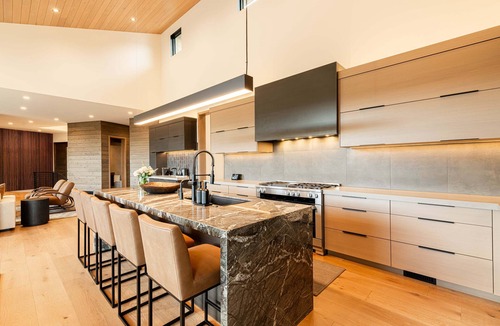 Empire Pass House | 7BR Deer Valley Retreat with home theater and hot tub + short 3 minute walk to ski in/ski out