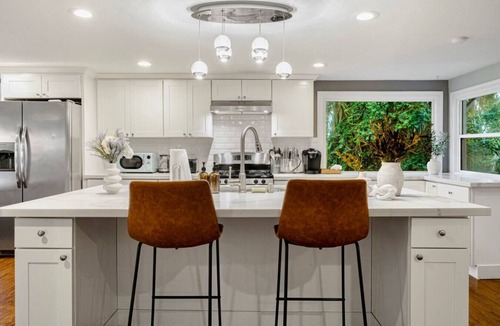Esperance House | 8022 entire · Huge 8b5b House @Edmonds/close to Ferry Terminal