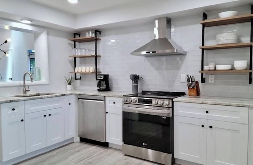 Naples Park Villa | 839 GulfShore Villa w/Private Studio Near Mercato