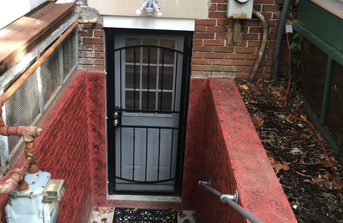 Mount Pleasant Apartment | 850sq. ft basement apartment in quiet area of Rock Creek Park