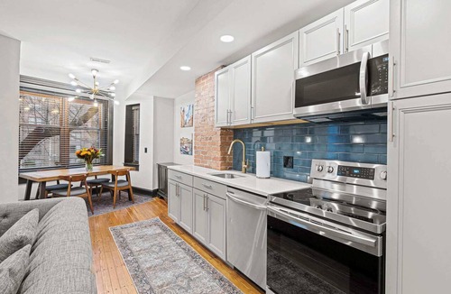 Shaw Apartment | 8BR DC Mansion · Sleeps 28 · Reunions & Retreats