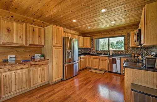 Pinetop Cottage | 9 Mi to Rainbow Lake: Mtn Getaway w/Bbq!