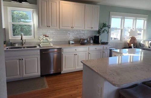 Kill Devil Hills Cottage | 9 MINUTE WALK TO THE BEACH; BEAUTIFULLY DECORATED; GREAT SIDE-STREET LOCATION