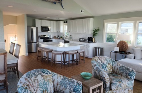 Kill Devil Hills Cottage | 9 MINUTE WALK TO THE BEACH; BEAUTIFULLY DECORATED; GREAT SIDE-STREET LOCATION