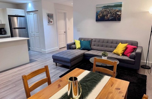 North Vancouver House | A&A Resident | Modern 2BR Suite