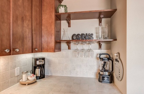 The Bowl of Edmonds House | A Downtown Edmonds Kind of Stay! Spacious 4Bedroom+2.5Bath Close to Everything.