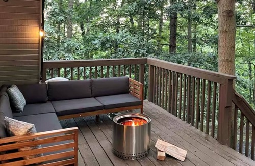 Linden Cabin | A-Frame near Shenandoah National Park - Pet friendly, EV Charger, Hot Tub