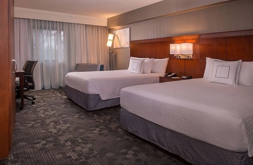 Columbia Hotel | A Place You'll Surely Enjoy! 3 Posh Units, w/Pool, Near Hyper Kidz!