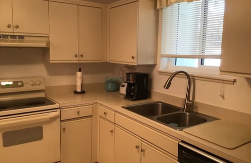 Saint Armands Key Condo | A Prime Location.St Armand's circle, Lido Beach, Shopping, Dinning and Fun