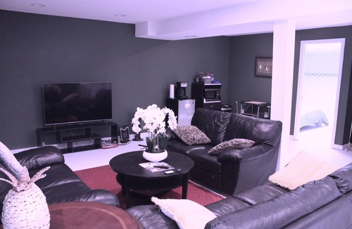 Manassas Park House | A private 2BR & living area w/patio for 4