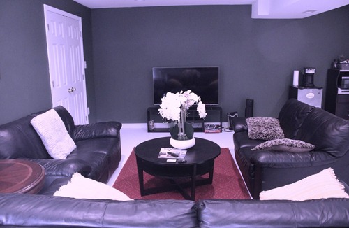 Manassas Park House | A private 2BR & living area w/patio for 4