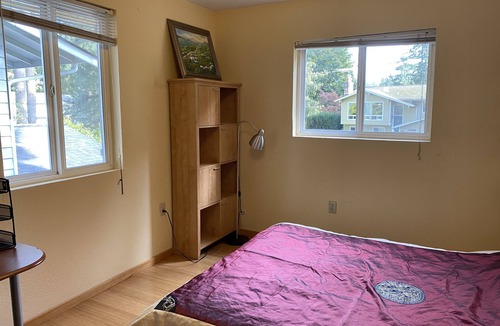 Inglewood-Finn Hill House | A room in a house in a quiet Kirkland neighborhood
