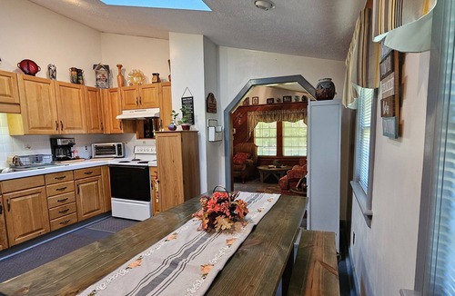 Conway Cottage | A Southern Cozy Resting Place private, 4 miles to River, 90, 22, Intnational Dr