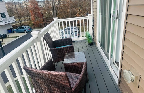Landover House | A spacious room with private bathrooms and private balcony, 5 min drive to UM