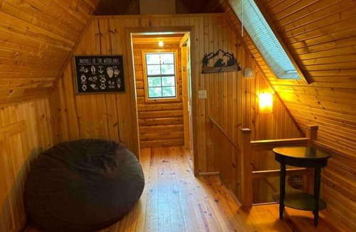 Harrison Cabin | A Still Point Cabin and HOT TUB!