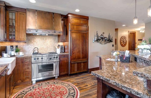 Empire Pass Condo | Abode at Arrowleaf, ski-in/ski-out, hot tub, Empire Pass retreat