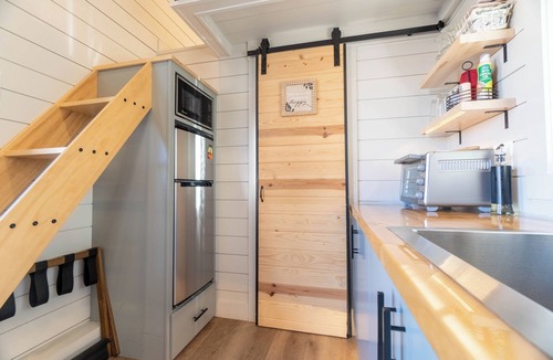 Apple Valley House | Access Zion and Bryce! Tiny Home with Rooftop Deck, Hot Tub, and Epic Views