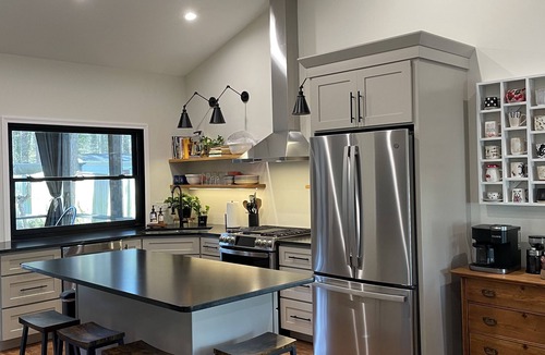Stevensville Cottage | Accessible, 3 Season Screened-in porch, Sauna, Fire Pit, Dog Friendly