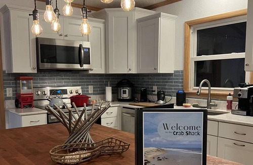 Kill Devil Hills Cottage | Accessible OBX Beach Cottage in the Pines *HOT TUB*