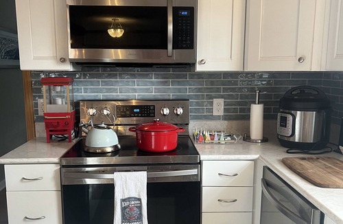 Kill Devil Hills Cottage | Accessible OBX Beach Cottage in the Pines *HOT TUB*