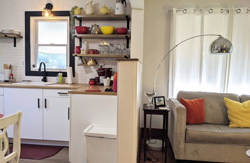 Kitty Hawk Cottage | Adorable 1 bd Cottage for a fun couple's getaway, Central location, Dog Friendly