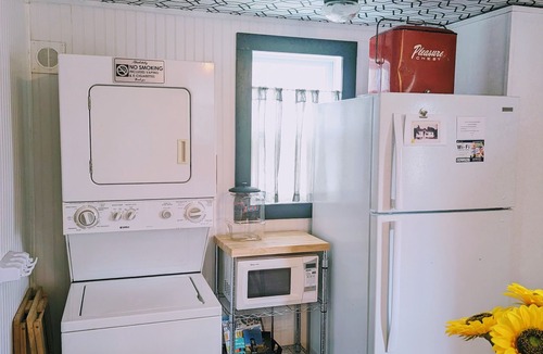 Kitty Hawk Cottage | Adorable 1 bd Cottage for a fun couple's getaway, Central location, Dog Friendly