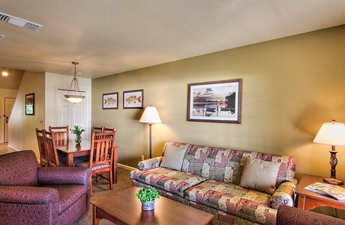 Nice Resort | Adorable 1-bedroom resort by the lake near wineries with AC for Christmas week.