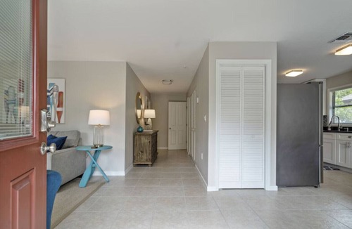 Indian Beach Sapphire Shores Cottage | Adorable Brach Cottage Bungalow in Sunny Sarasota