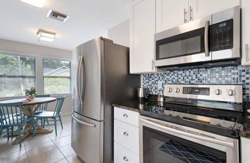Indian Beach Sapphire Shores Cottage | Adorable Brach Cottage Bungalow in Sunny Sarasota
