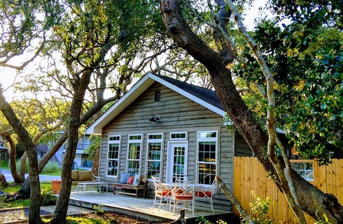 Yaupon Beach Cottage | Adorable Cottage By the Sea - Ocean View - 1/2 Block Walk to Beach - Fenced Yard