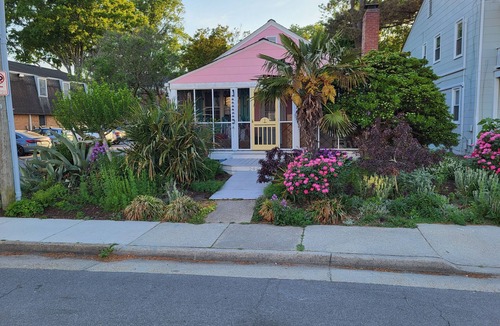 Northeast Virginia Beach Cottage | Adorable Cottage In The Heart Of The Old Beach Area, Close To The Boardwalk.