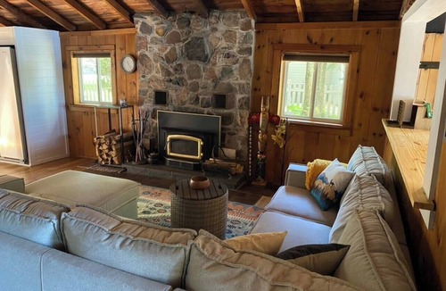 Gresham Cabin | Adorable Lakefront Cabin with HOT TUB!