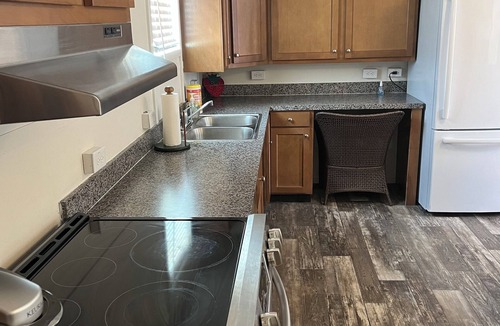 Venice Cottage | Adults 55+, House, 30 days-6 months. Traveling Professional/Snow Birds Furnished