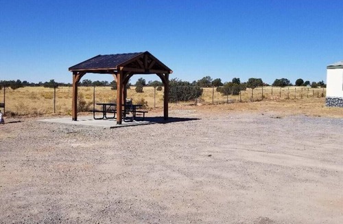 Valle Cottage | Adventure Stay! 20 Min to South Rim | King Bed + Loft