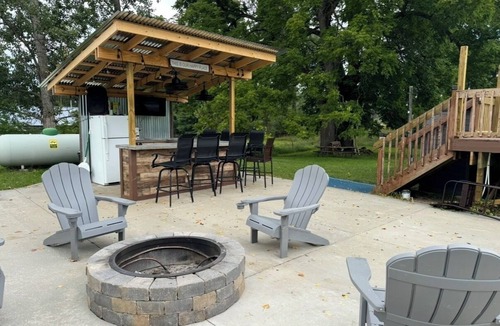 Branch Cabin | Affordable Ruby Creek Cabin with Tiki bar, pool & hot tub