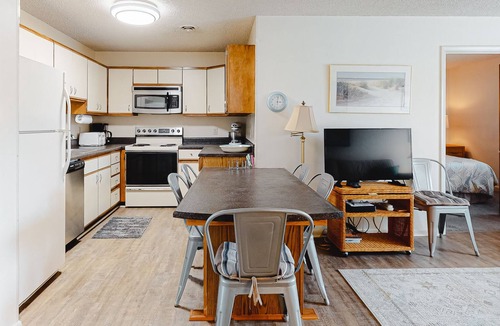 North Ocean City Condo | Air-Conditioned Condo w/ Patio, Balcony, WiFi & Shared Pool - Walk to the Beach