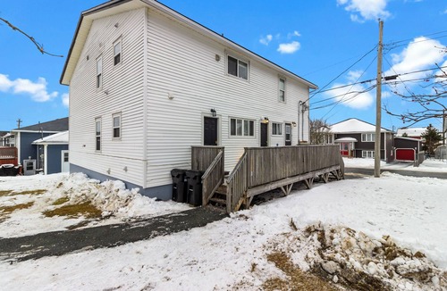 Terra Nova Apartment | Airport Manor 2Bdrm Off-Street Parking
