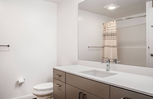 Wilburton Apartment | Airy Bellevue 1BR w/ Gym, Rooftop & W/D, nr Shopping, by Blueground