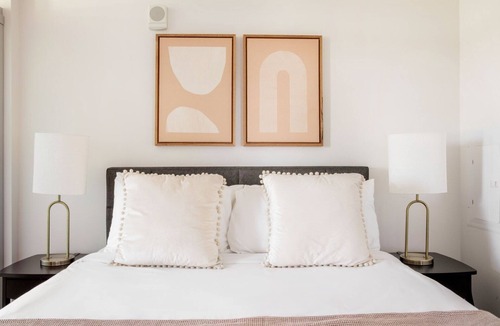 Wilburton Apartment | Airy Bellevue 1BR w/ Gym, Rooftop & W/D, nr Shopping, by Blueground