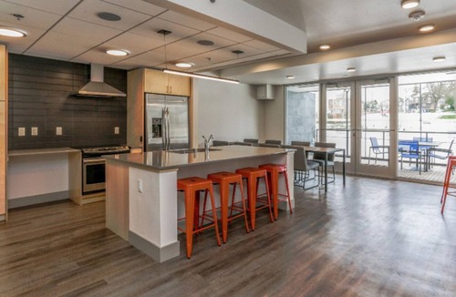 Columbia City Apartment | Airy Columbia City 2BR w/ W/D & Gym, steps to Light Rail, by Blueground