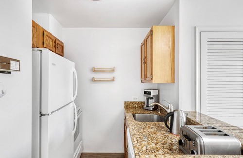 Adams Morgan Apartment | Airy Dupont Circle 2BR nr. U Street, Metro & Glen’s Mkt, by Blueground