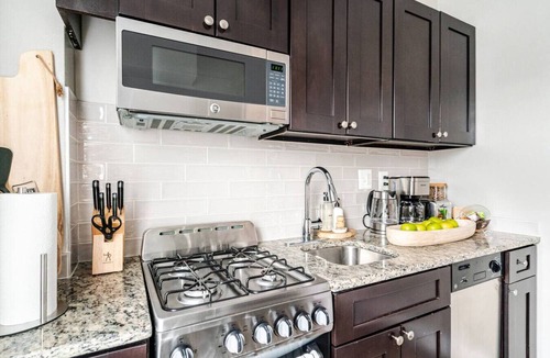 Radnor - Fort Myer Heights Apartment | Airy King 1BR w/Queen Sleeper and Free parking