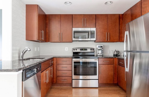 Mount Vernon Triangle Apartment | Airy Mount Vernon 1BR w/Gym, Pool, nr. NoMa & Metro, by Blueground