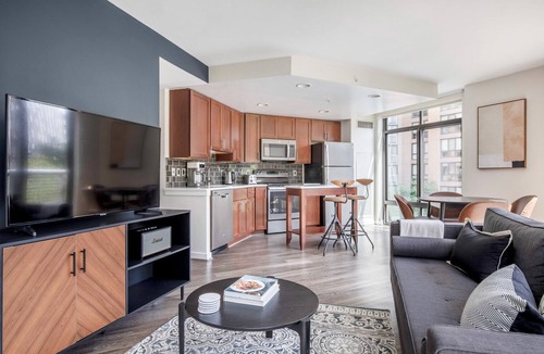 Ballston Apartment | Airy Virginia Square 2BR w/Gym, W/D & Pool, nr Nightlife, by Blueground