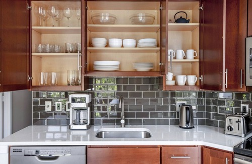 Ballston Apartment | Airy Virginia Square 2BR w/Gym, W/D & Pool, nr Nightlife, by Blueground