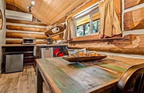 Parks Cabin | Al's Cabin | Historic Charm | Fenced Yard | Near Grand Canyon & Flagstaff
