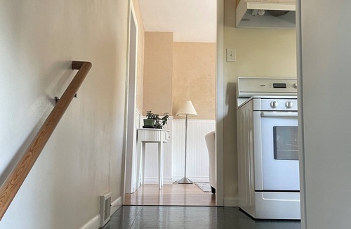 Alki House | Alki Beach Cottage 1/2 block to the beach and restaurants