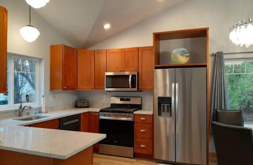 Alki House | Alki Beach Cottage, NEW, 2 bedrooms, 2 bathrooms, near beach, AC, WD, Parking