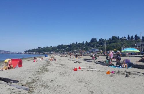 Alki House | Alki Beach Cottage, NEW, 2 bedrooms, 2 bathrooms, near beach, AC, WD, Parking